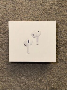 Apple White Wireless Earbud Headphones with Charging Case
